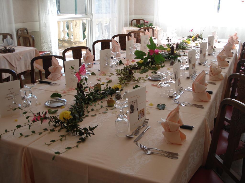 Hotel Castel Regina Châtel-Guyon Zewnętrze zdjęcie