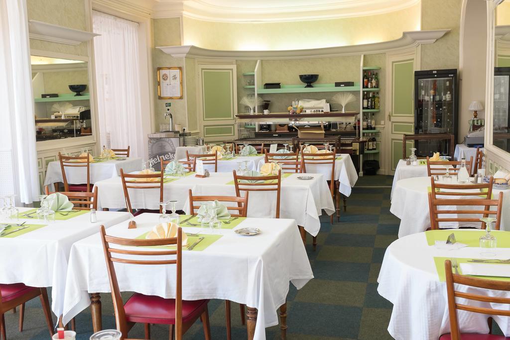 Hotel Castel Regina Châtel-Guyon Zewnętrze zdjęcie