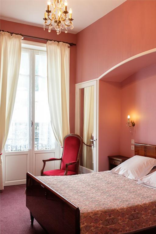Hotel Castel Regina Châtel-Guyon Zewnętrze zdjęcie