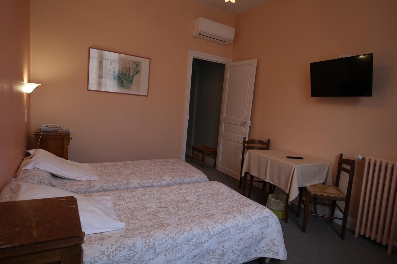 Hotel Castel Regina Châtel-Guyon Zewnętrze zdjęcie