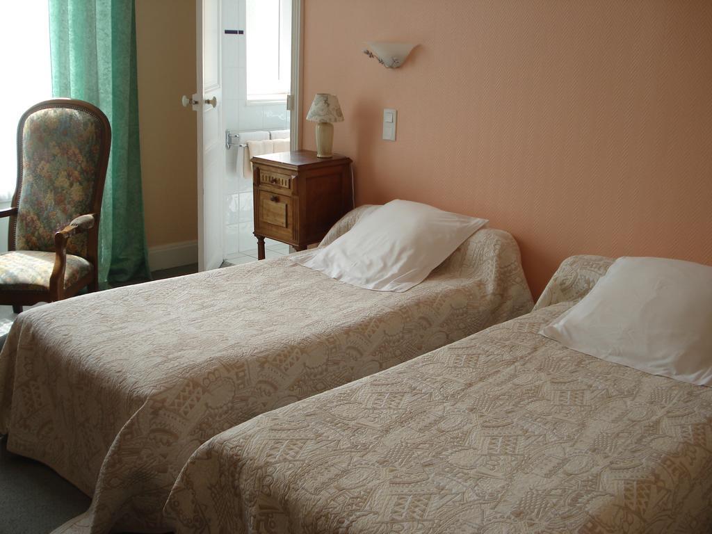 Hotel Castel Regina Châtel-Guyon Zewnętrze zdjęcie